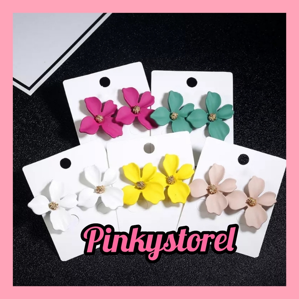 Blossom White  Earrings - Picture 6 of 8